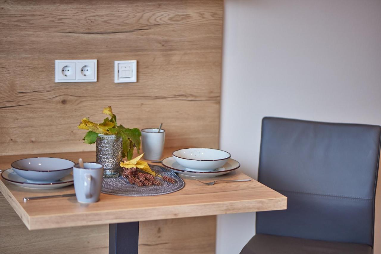 צל אן דר מוזל Luxus Apartments Mosel-Zeit Neu 2023 מראה חיצוני תמונה